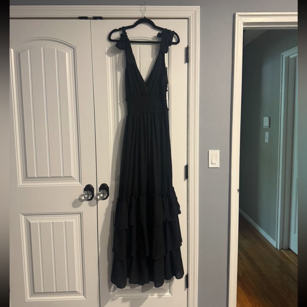 STRUT & BOLT VICI BLACK RUFFLE V-NECK MAXI DRESS SIZE LARGE NEW WITH TAGS